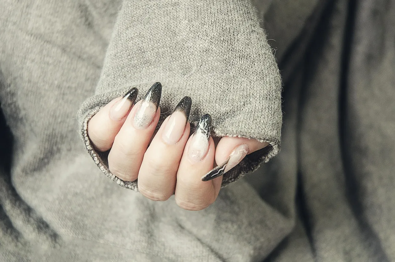 Best short French tip nails for any occasions