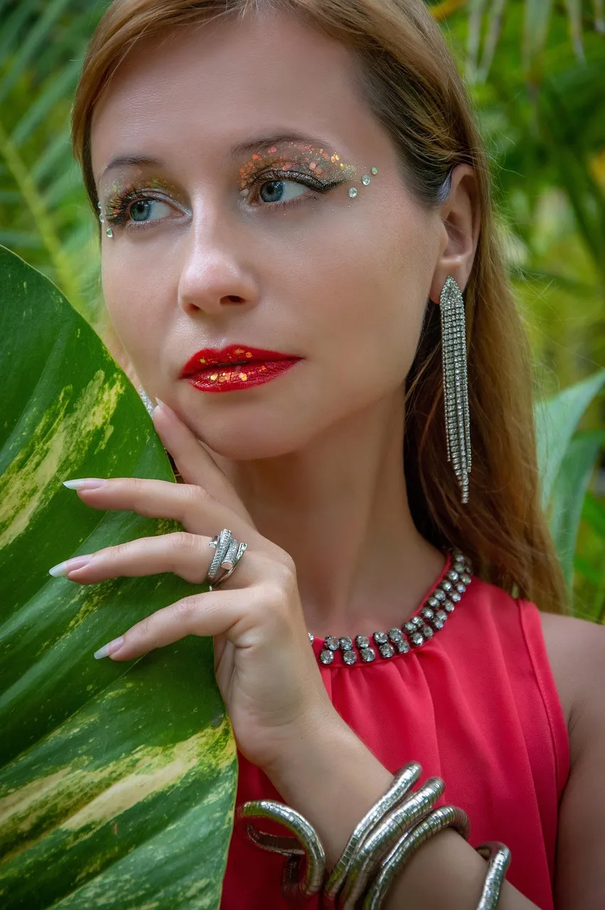 35 Glam Prom Makeup looks Ideas Perfect For Homecoming party