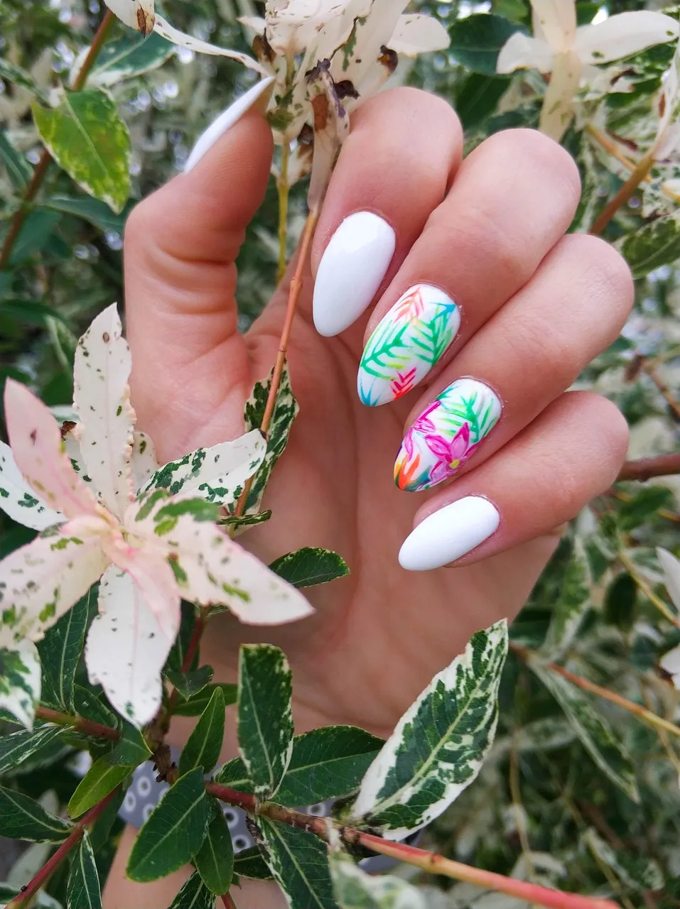 Best short French tip nails for any occasions