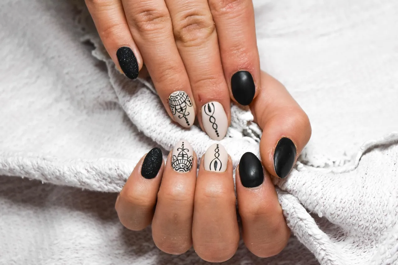 White Nails: 40 Elegant Nail Designs To Try In Summer!