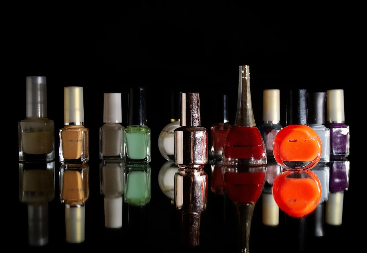 White Nails: 40 Elegant Nail Designs To Try In Summer!