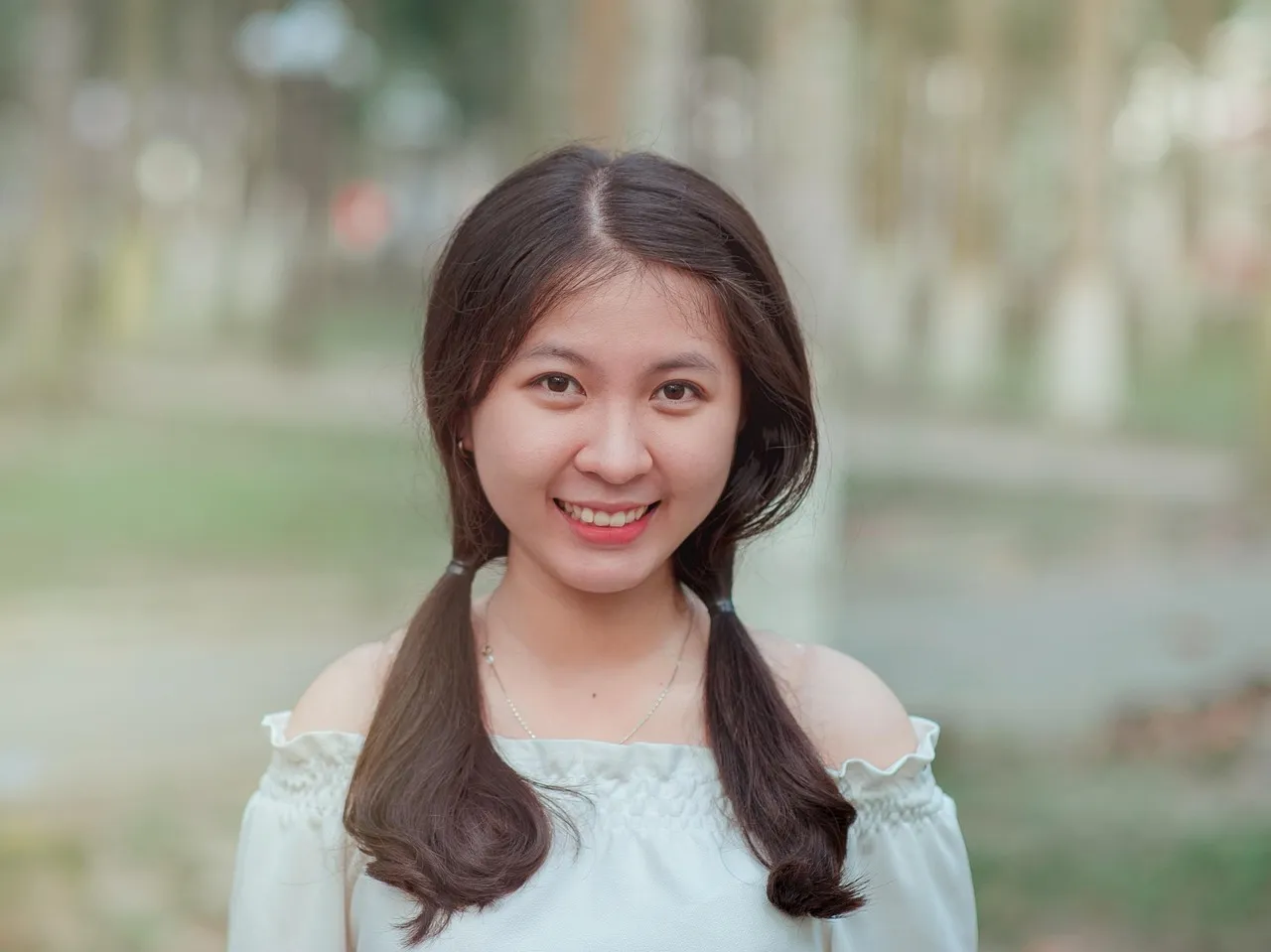 How to style Christmas makeup looks?