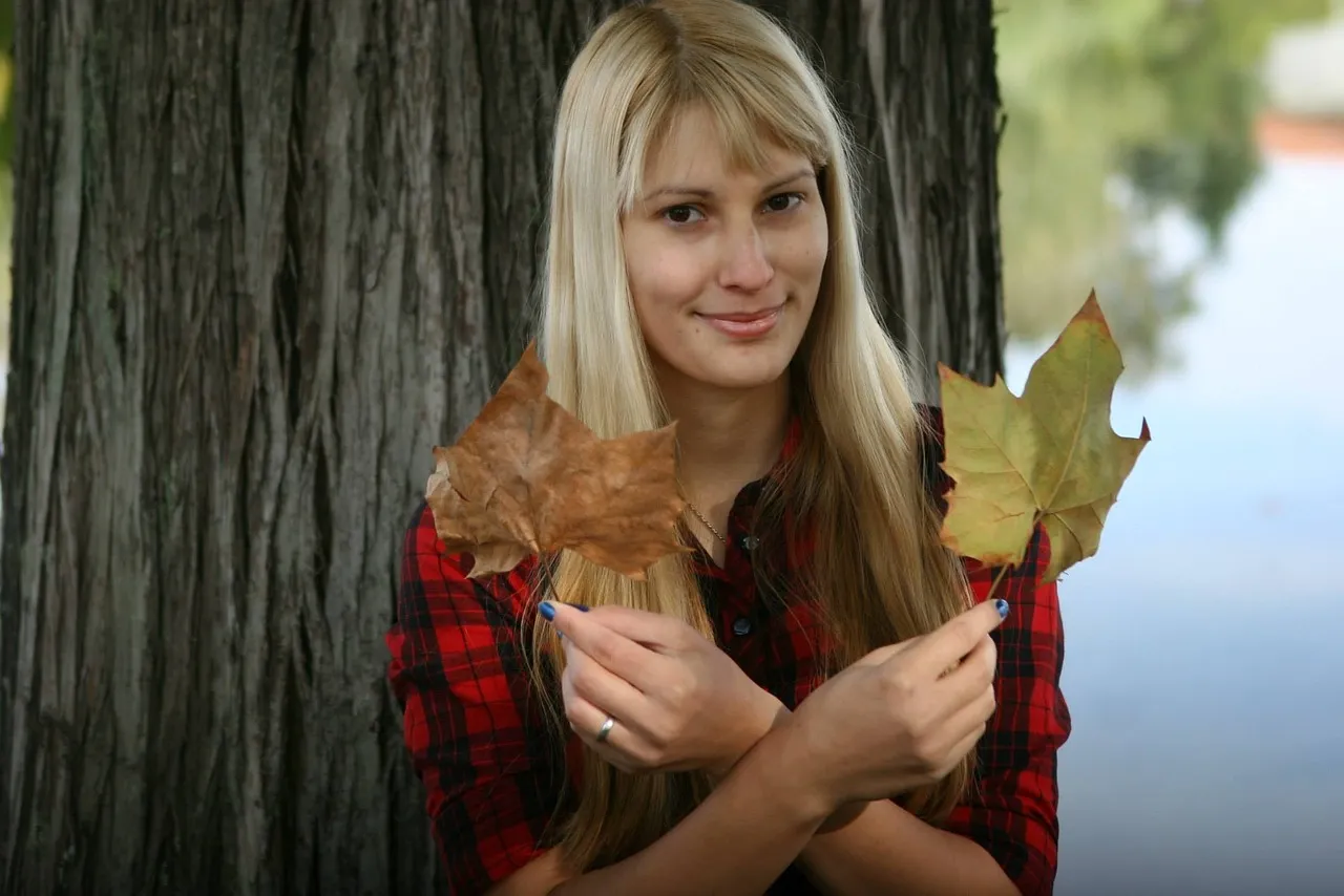 Trendy Honey Blonde Hair Color for a new look