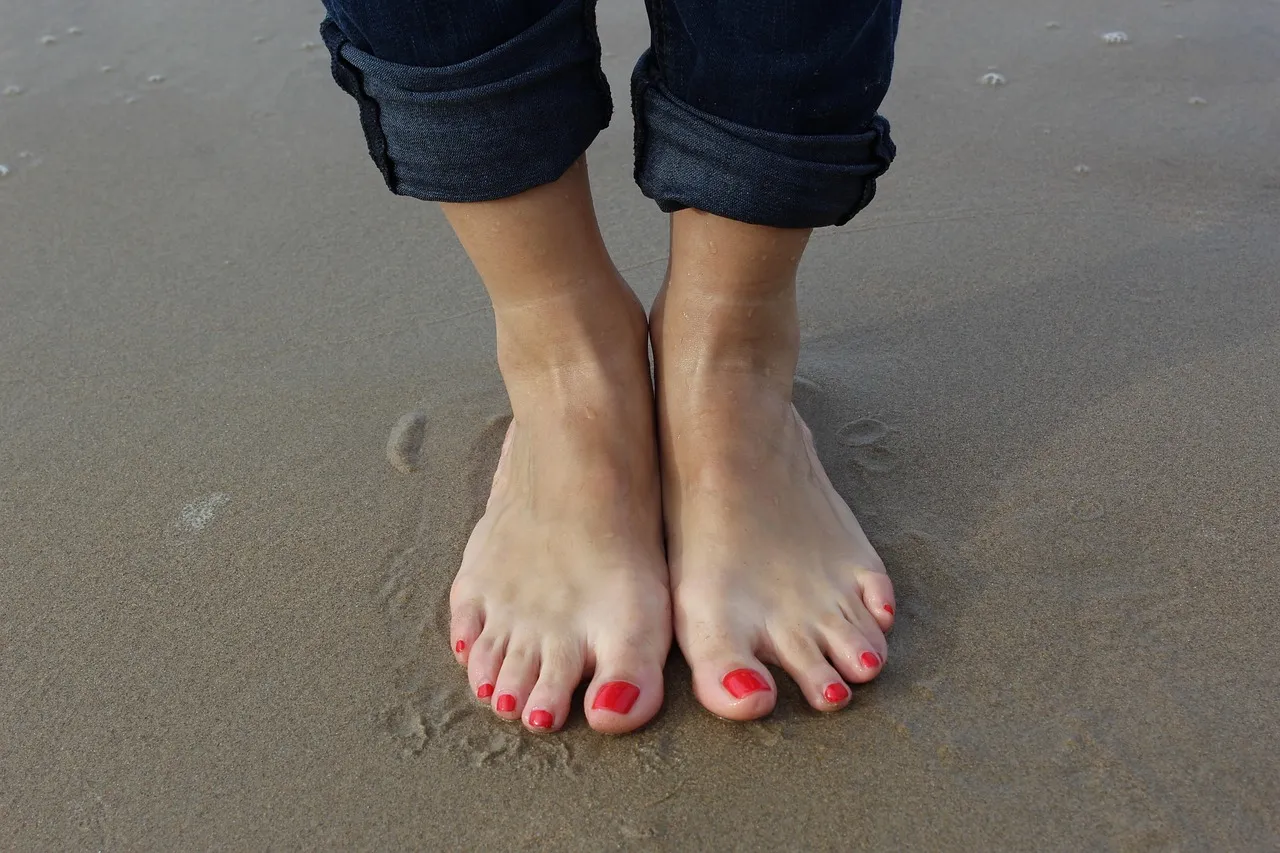 Best summer nails 2022 color trends to get inspired