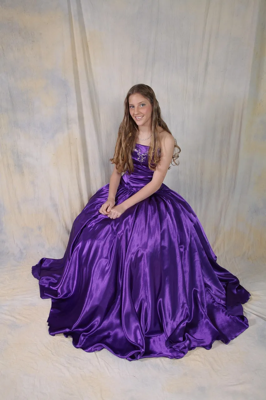 35 Glam Prom Makeup looks Ideas Perfect For Homecoming party