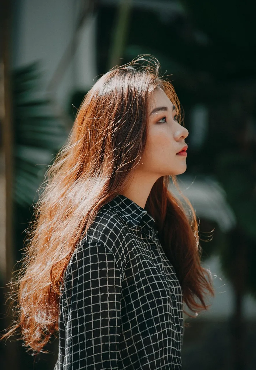 How to style Christmas makeup looks?