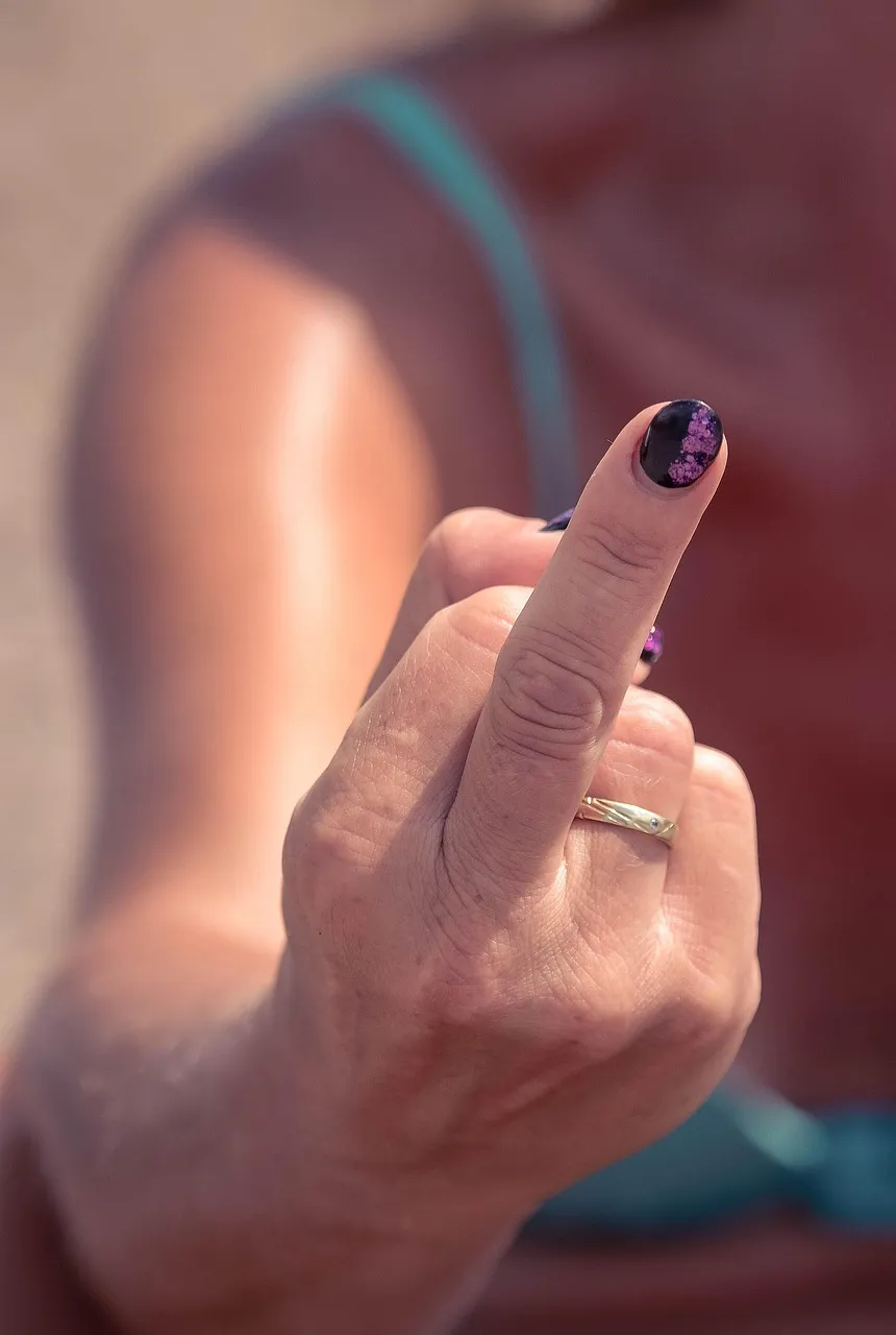 Best summer nails 2022 color trends to get inspired