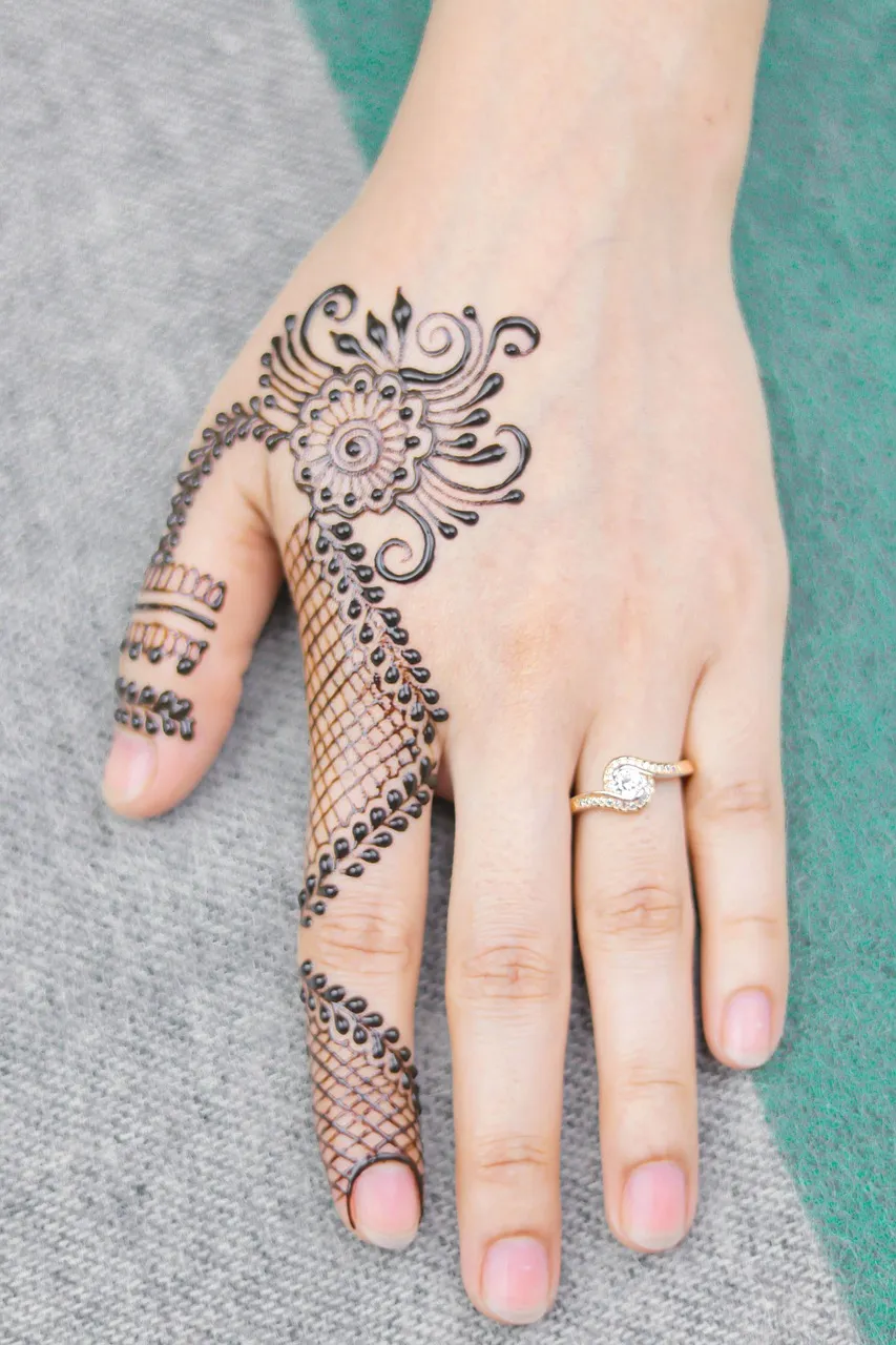 30 Best small tattoos with women for 2022