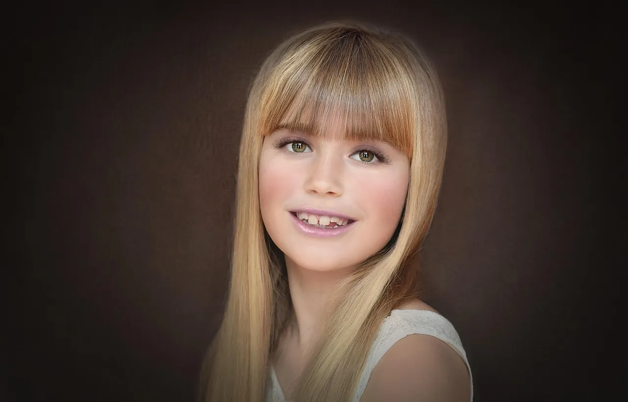 medium lengths of hair should be kept straight