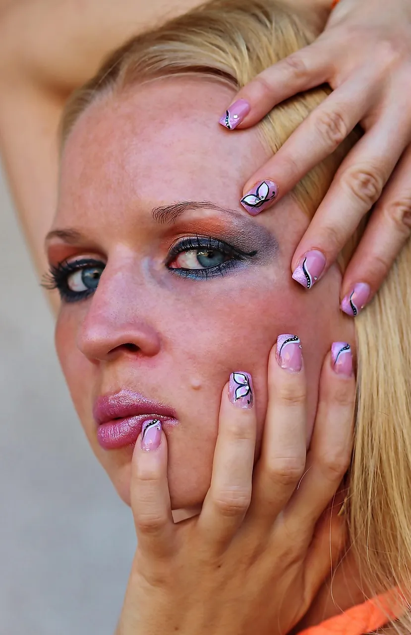 V French tip coffin nails | Elegant Coffin Nails You Need to See