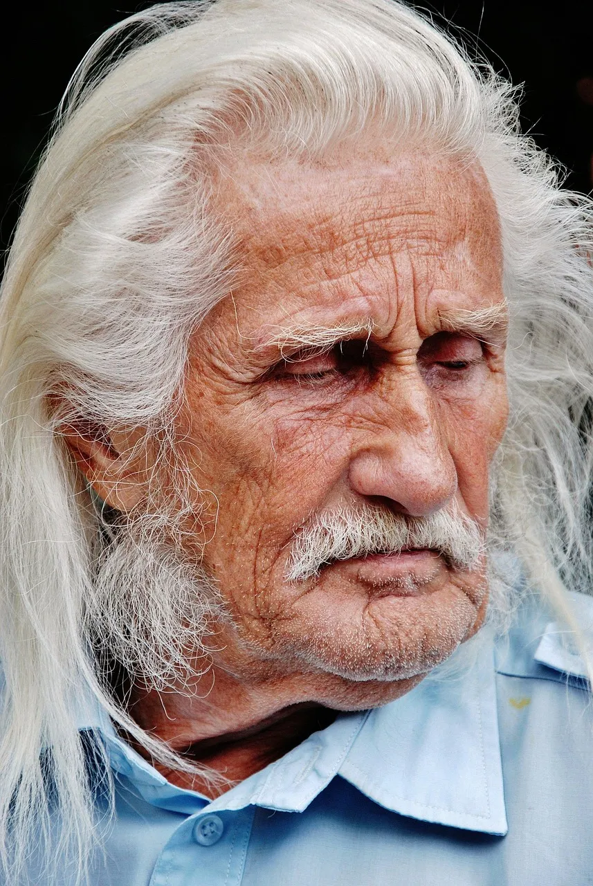 medium lengths of hair should be kept straight