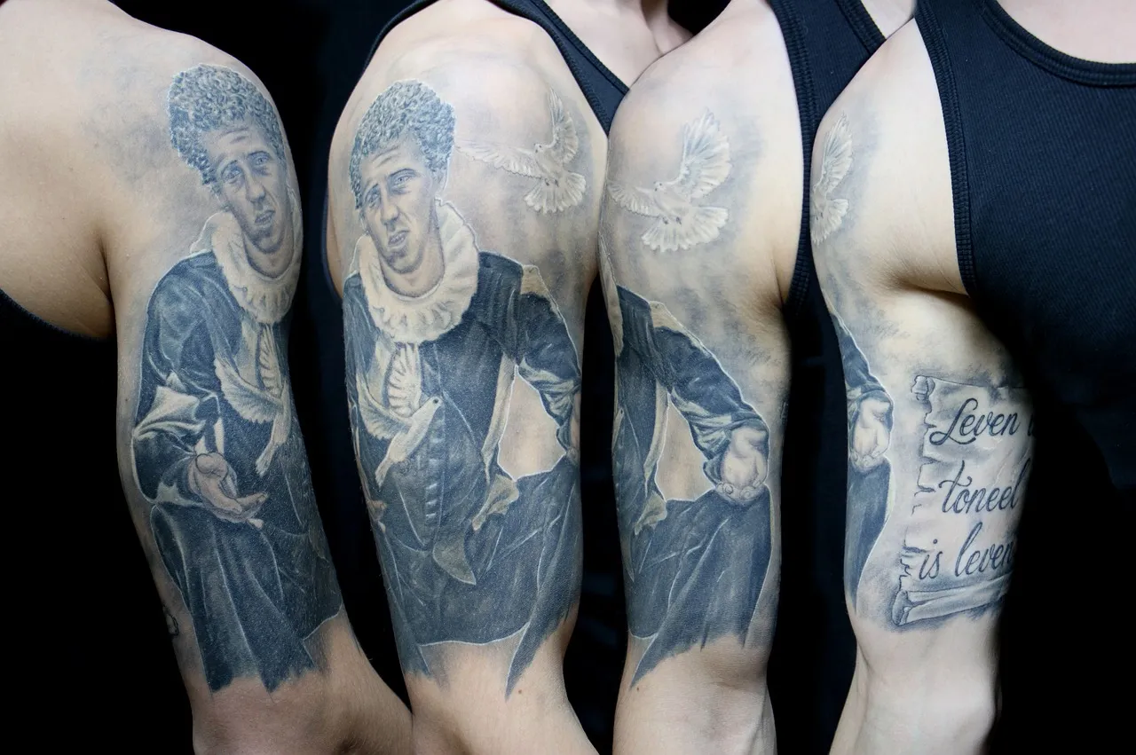 30 Best small tattoos with women for 2022