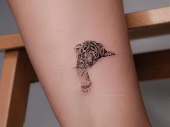 30 Best small tattoos with women for 2022