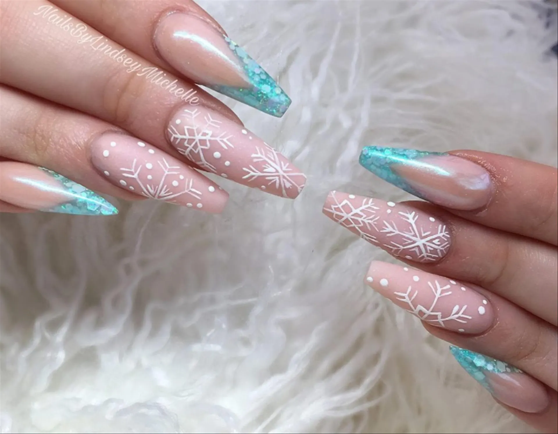 30 Christmas Acrylic Nails You’ll Want to Wear All Holiday Long 