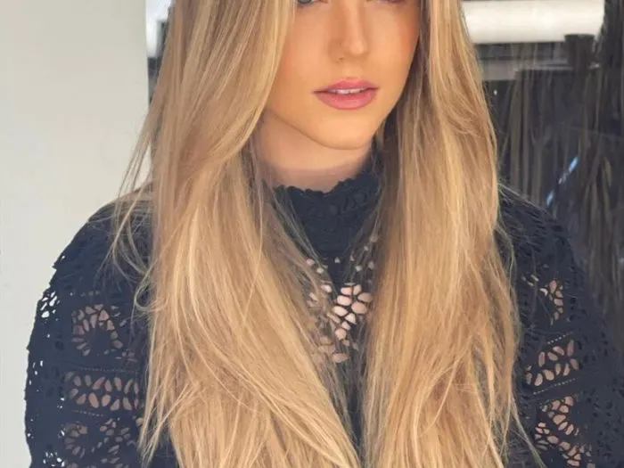 Trendy Honey Blonde Hair Color for a new look