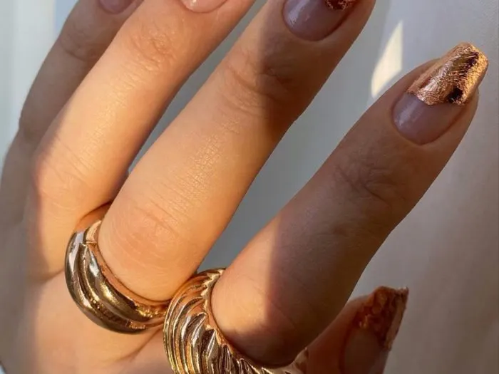 Gorgeous Gold Prom Nails To Be A Queen