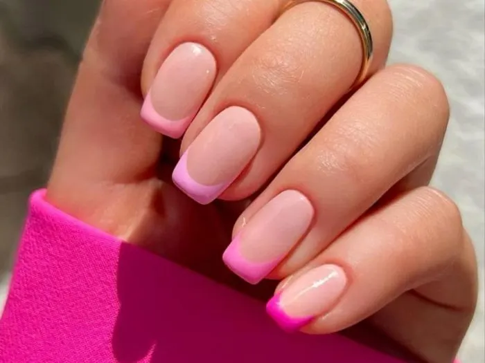 Best short French tip nails for any occasions